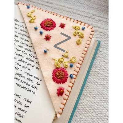 Semne de carte de colț brodate manual cu 26 de litere Semne de carte cu etichetă triunghiulară din pâslă Semne de carte pentru studenți Papetarie Rechizite de birou