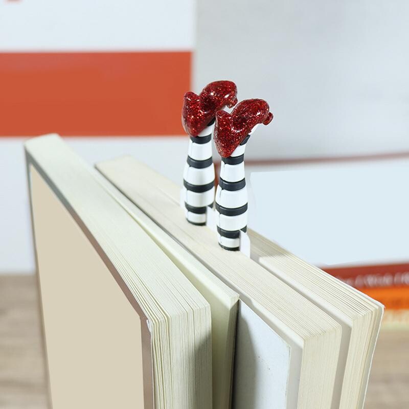 1PCS 3d Wicked Witch Bookmark Крака от ABS Witch Bookmark Ръчно изработени за любителите на книги Подаръци Канцеларски материали Офис Училищни пособия