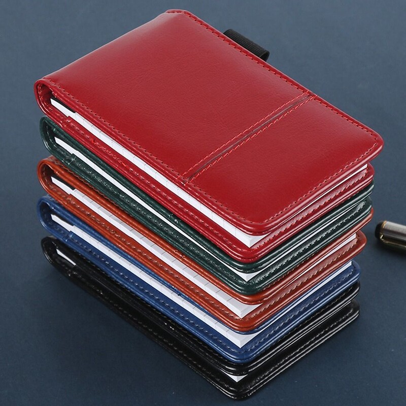 Kaasaskantavatele õpilastele kingitakse vahetatavad sisemised loomingulised kirjatarbed koos kalkulaatoriga märkmikuga, taskumärkmik