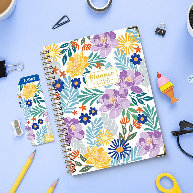 2025. gada plānotāja piezīmju grāmatiņa Ikdienas uzdevumu saraksts Darba kārtības plānotājs Pārnēsājams piezīmjdators Dienas plānotājs Piezīmju grāmatiņa Studentu grafiki Piezīmju grāmatiņa