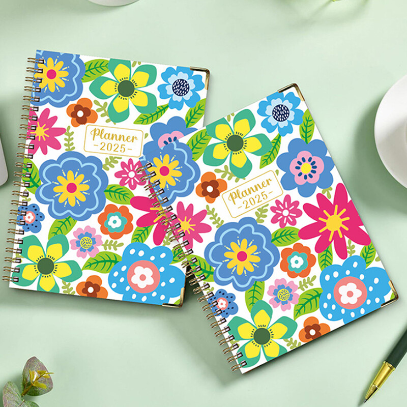 2025. gada plānotāja piezīmju grāmatiņa Ikdienas uzdevumu saraksts Darba kārtības plānotājs Pārnēsājams piezīmjdators Dienas plānotājs Piezīmju grāmatiņa Studentu grafiki Piezīmju grāmatiņa