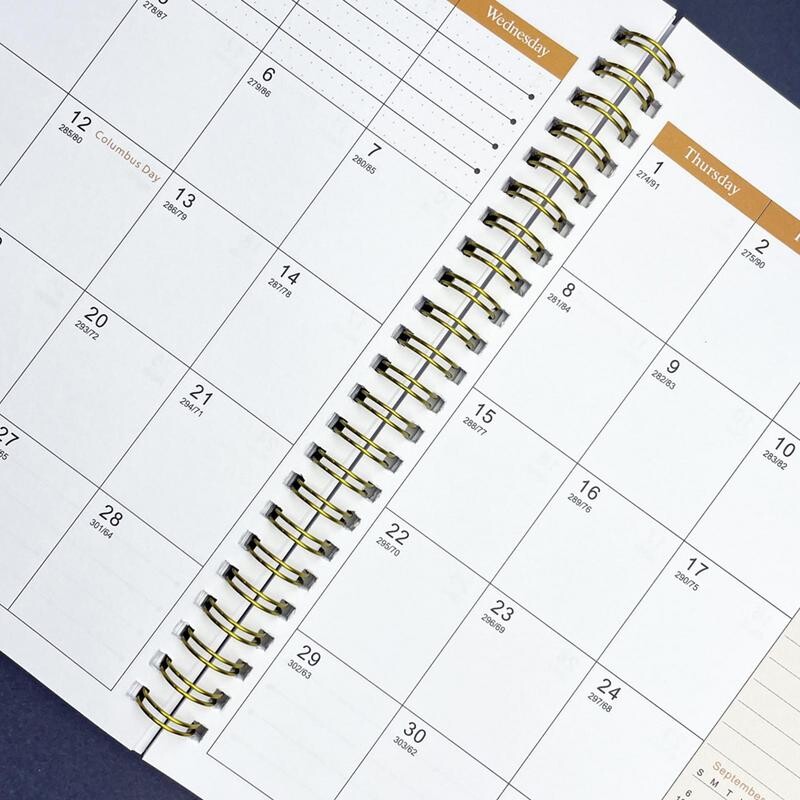 Gada plānotājs 2025.–2027. gadam 3 gadu mēneša plānotājs Kalendāra plānotājs Ikdienas piezīmju grāmatiņas plānotājs 2025.–2027. gada ikdienas aktivitāšu organizētājs