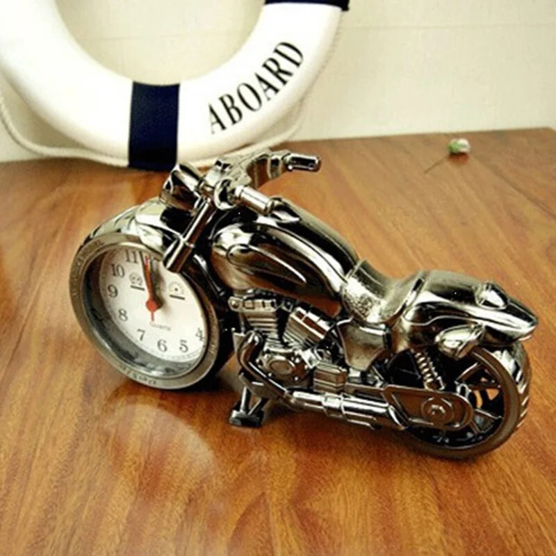 Страхотен модел будилник Моден ретро будилник Персонализиран настолен орнамент Кварцов часовник Персонален подарък Приятели