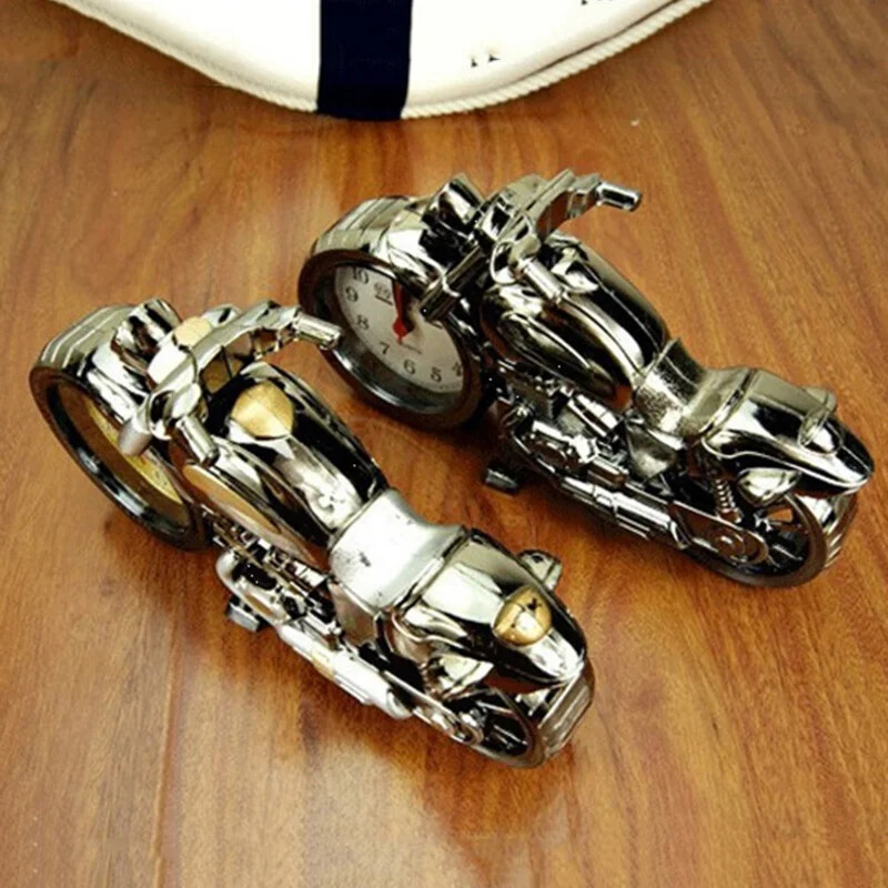 Страхотен модел будилник Моден ретро будилник Персонализиран настолен орнамент Кварцов часовник Персонален подарък Приятели