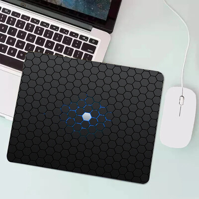 Аниме Hexagonal Honeycomb Mouse Pad Аксесоари за игри Gabinete PC Gamer Компютърна клавиатура Подложка за бюро Гумена лаптоп Малка подложка за мишка