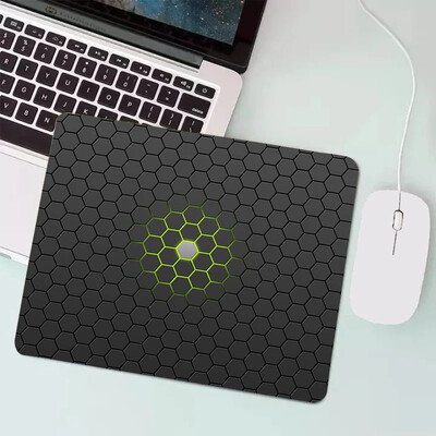 Аниме Hexagonal Honeycomb Mouse Pad Аксесоари за игри Gabinete PC Gamer Компютърна клавиатура Подложка за бюро Гумена лаптоп Малка подложка за мишка