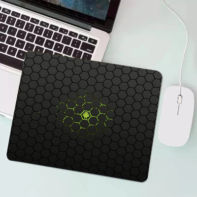 Аниме Hexagonal Honeycomb Mouse Pad Аксесоари за игри Gabinete PC Gamer Компютърна клавиатура Подложка за бюро Гумена лаптоп Малка подложка за мишка