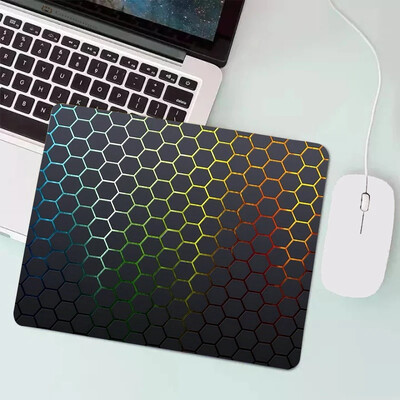 Аниме Hexagonal Honeycomb Mouse Pad Аксесоари за игри Gabinete PC Gamer Компютърна клавиатура Подложка за бюро Гумена лаптоп Малка подложка за мишка