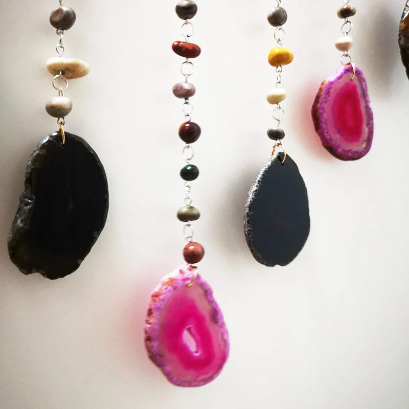 Piatra naturala mare cu 7 chakre, piatra pretioasa de culoare, captatoare de vise, cu agat natural, agatatoare de perete pentru living, decorare