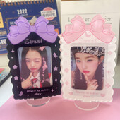 Sweet Bowknot Ακρυλική κορνίζα φωτογραφιών Idol Μικρή καρτ ποστάλ Βάση προβολής φωτογραφιών 3 ιντσών Θήκη φωτοκάρτας Διακόσμηση επιφάνειας εργασίας