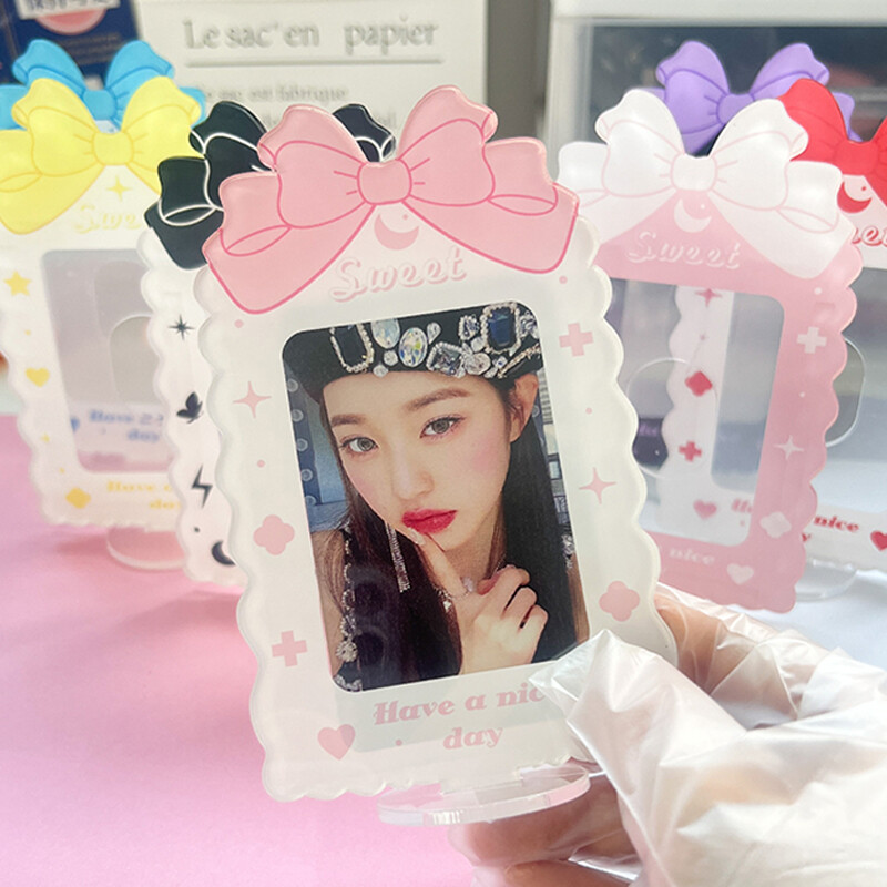 Sweet Bowknot Ramă foto din acrilic Idol Carte mică Suport de afișare pentru cărți poștale Suport pentru carte foto de 3 inci Decorare pentru birou