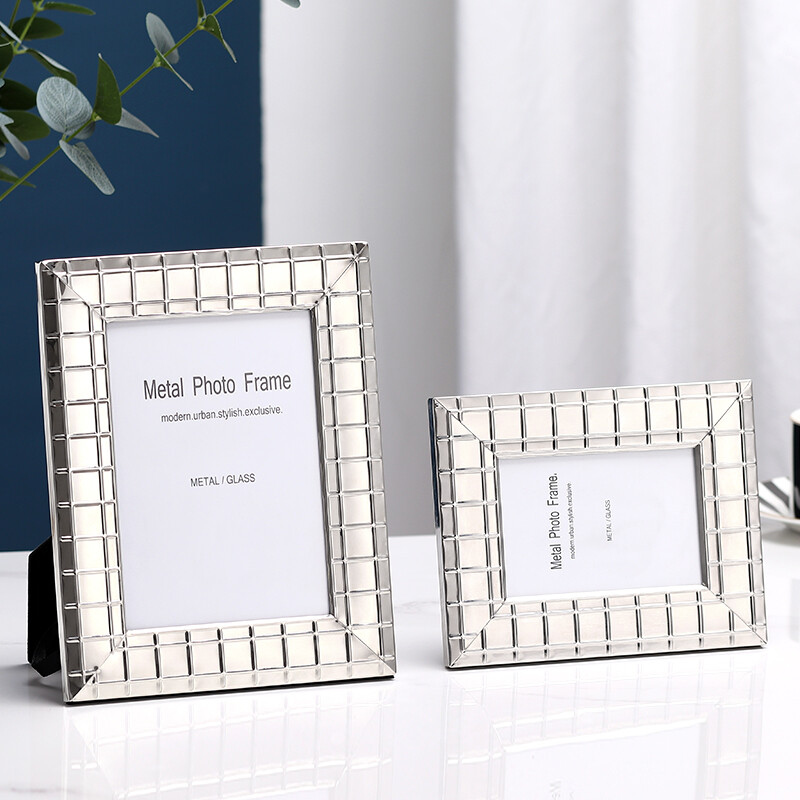 Ezüstözött fém fotókijelző állvány, egyszerű stílus, asztali állvány, luxus, MPF012