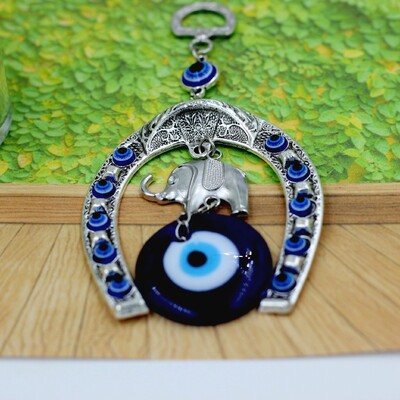 Turc albastru Evil Eye agățat pe perete potcoavă cu decorațiuni din sticlă, elefant, mașină, pandantiv, ornament norocos, decor acasă