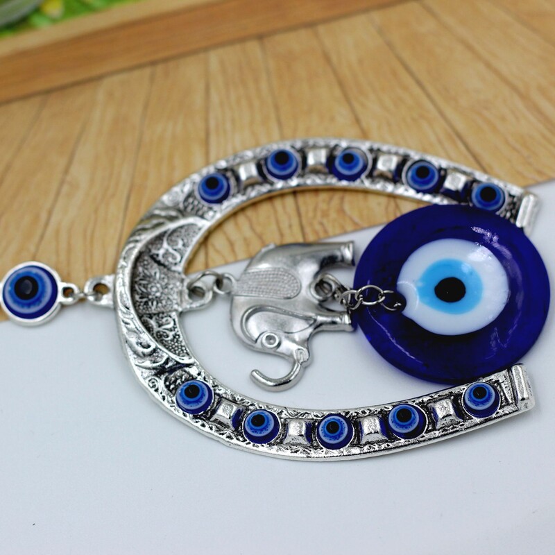 Turc albastru Evil Eye agățat pe perete potcoavă cu decorațiuni din sticlă, elefant, mașină, pandantiv, ornament norocos, decor acasă