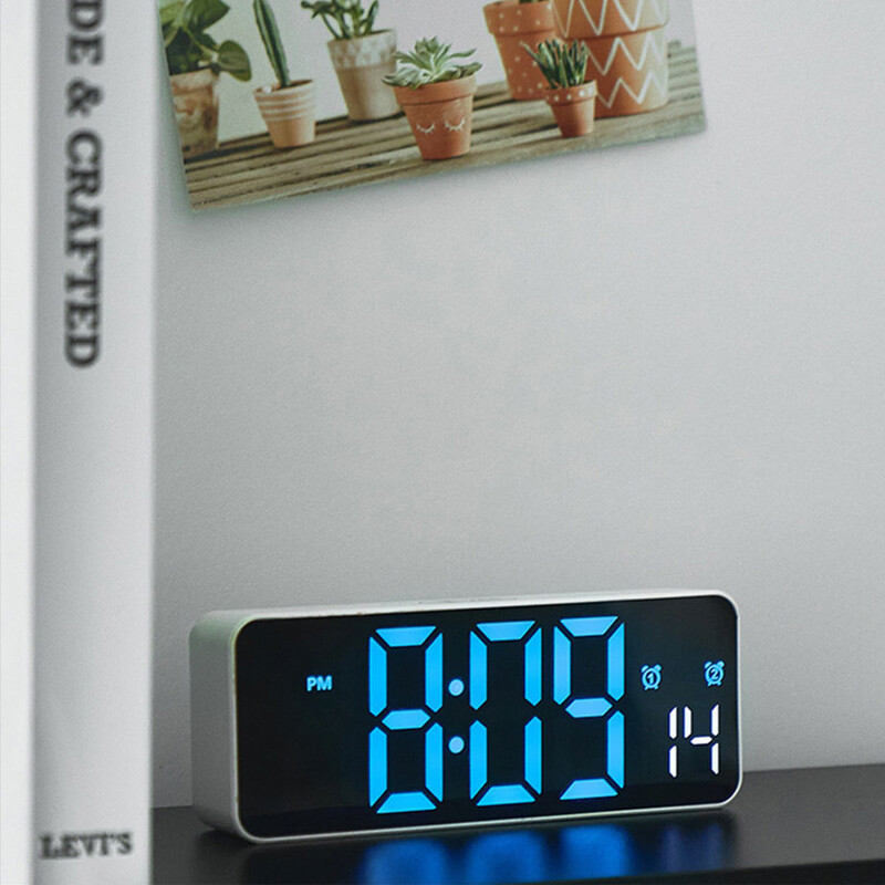 Control vocal Ceas cu alarmă digital Ceas de masă Data Săptămâna Reglarea luminozității Ceas electronic Temporizator 12/24H Decorare interioară