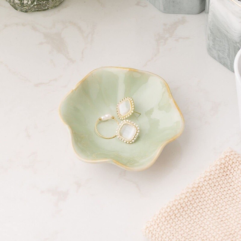 Tavă de bijuterii din ceramică rafinată Colier elegant în formă de frunze de lotus Vasă de depozitare pentru inele Organizator de cercei în stil nordic pentru femei