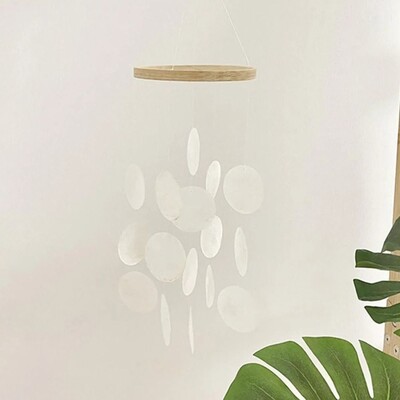 Apskritimo korpuso vėjo varpeliai Kūrybiškas namų dekoravimas Natūralūs apvalkalo vėjo varpeliai su ryškiais skambėjimo melodijomis Korpuso pakabukas Balkonas