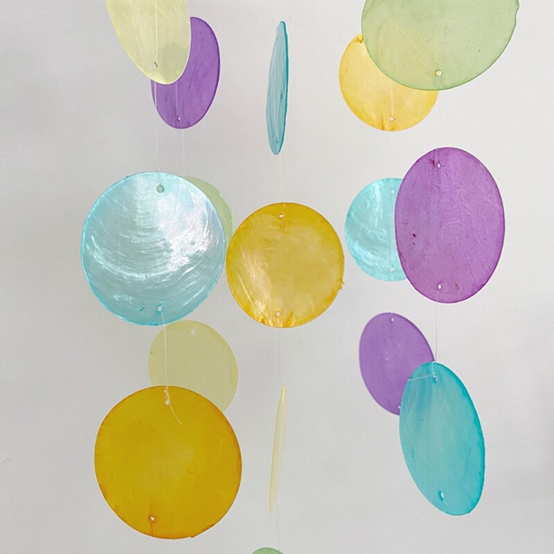 Apskritimo korpuso vėjo varpeliai Kūrybiškas namų dekoravimas Natūralūs apvalkalo vėjo varpeliai su ryškiais skambėjimo melodijomis Korpuso pakabukas Balkonas