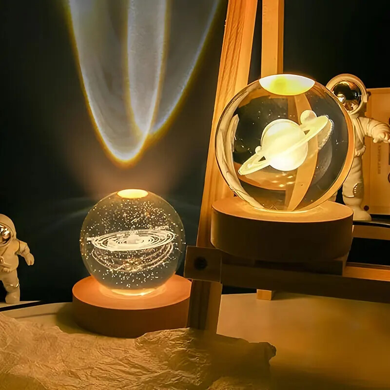 6 см дървена основа 3D кристална топка планета Лазерно гравирана стъклена сфера Коледен подарък за Деня на благодарността Декорация на дома Орнаменти Занаяти