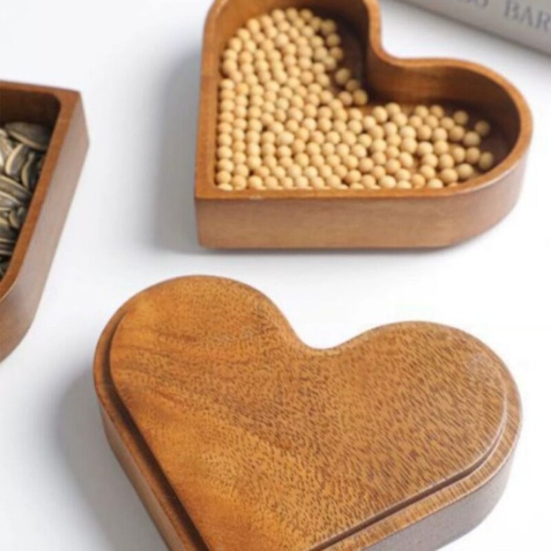 1PC Използвайте Кутия за плодове с цвят на орех С форма на сърце Спестете място Чиния за закуски във формата на сърце Подреждаща се поднос от масивна дървесина Сервиране на храна