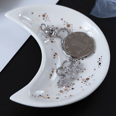 Скандинавска керамика с форма на луна Малка чиния за бижута, обеци, колие, пръстен, чинии за съхранение, витрина за плодови десерти, купа, тави за декорация