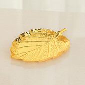 Златна чиния в европейски стил Тава с форма на листа Ястие Домашна чиния с плодове Чаени закуски Сушени плодове Снек чиния Сервираща тава Декорация