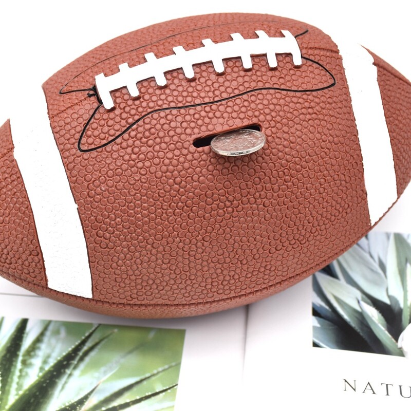 Ragbi kasica prasica. Može se pohraniti i dohvatiti. Presvučen vinilom. Otporan na padove. Simulacija. Desktop Ornament. Banka novac banka