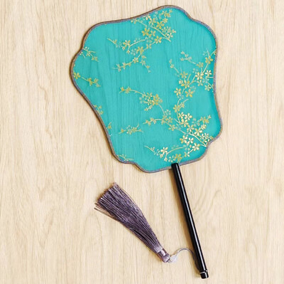 Булчински сватбен вентилатор Китайски шоу дрехи Щастлив вентилатор Женски ханфу червена апликация Горещо злато Танц Кръгъл фен