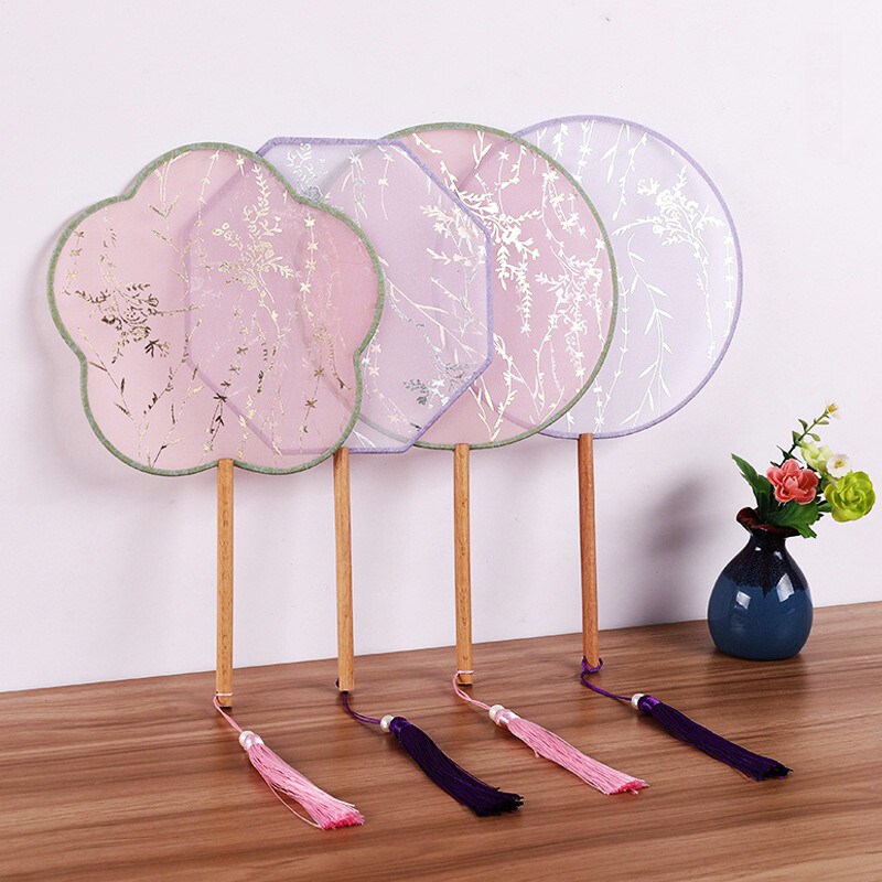 Булчински сватбен вентилатор Китайски шоу дрехи Щастлив вентилатор Женски ханфу червена апликация Горещо злато Танц Кръгъл фен