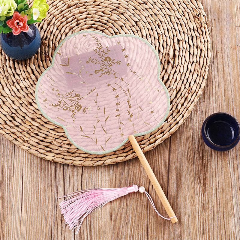 Булчински сватбен вентилатор Китайски шоу дрехи Щастлив вентилатор Женски ханфу червена апликация Горещо злато Танц Кръгъл фен