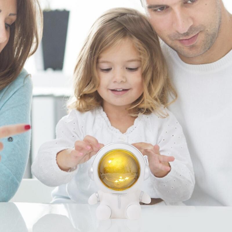 Astronaut öövalgus hoiupõrsas voodikaunistusega lambid Loomingulised kujukesed, mündiraha säästukarbi mänguasi lastele sünnipäevakingitused