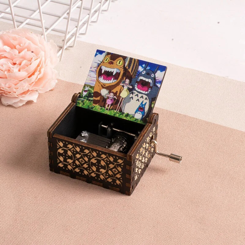 Puidust maalitud muusikakast, Totoro muusikakingitus, ornament, kerge luksuslik puidust käsitsi väntatav muusikakast