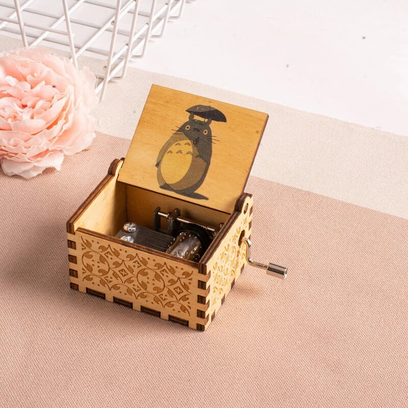 Puidust maalitud muusikakast, Totoro muusikakingitus, ornament, kerge luksuslik puidust käsitsi väntatav muusikakast