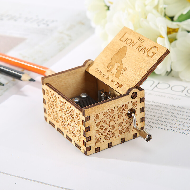 Antiikne nikerdatud Lõvikuninga muusikakast käsitsi vändatud puidust muusikaline jõulusünnipäevakingitus kodukaunistus