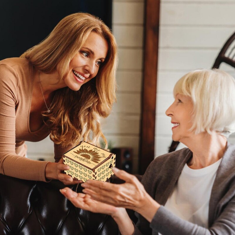 Muusikakast You Are My Sunshine Pöörleva käepidemega puidust minimehaaniline muusikakarp armastuse teemaga käsitsi muusikakasti töölauakaunistus