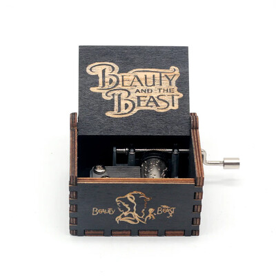 Anime Attack on Titan Merry Christmas Music Box Queen Wood Hand Crank Music Box Halloweeni sõbrapäeva kingitus uusaasta kingitus