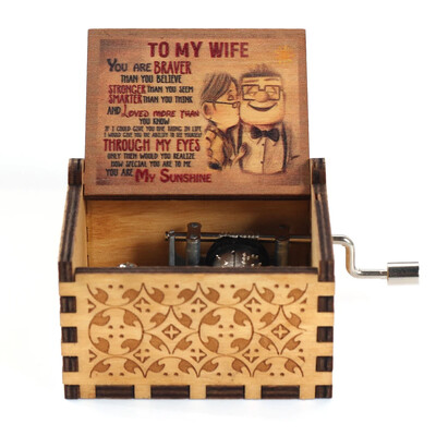 Anime Attack on Titan Merry Christmas Music Box Queen Wood Hand Crank Music Box Halloweeni sõbrapäeva kingitus uusaasta kingitus