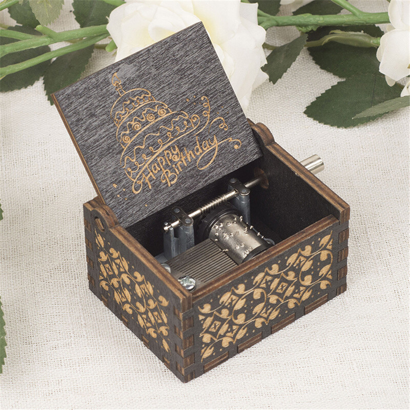 Palju õnne sünnipäevaks muusikakarp, Retro mini puidust käsivändaga muusikakarp, lasergraveeritud koogimuster, sünnipäevakingitused sõpradele