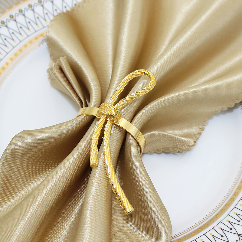 8Pcs Wedding Heart Prsten za salvete Metalna mašna Kopča za salvete Zlatni držač za salvete za Valentinovo Božićna dekoracija stola HWM181