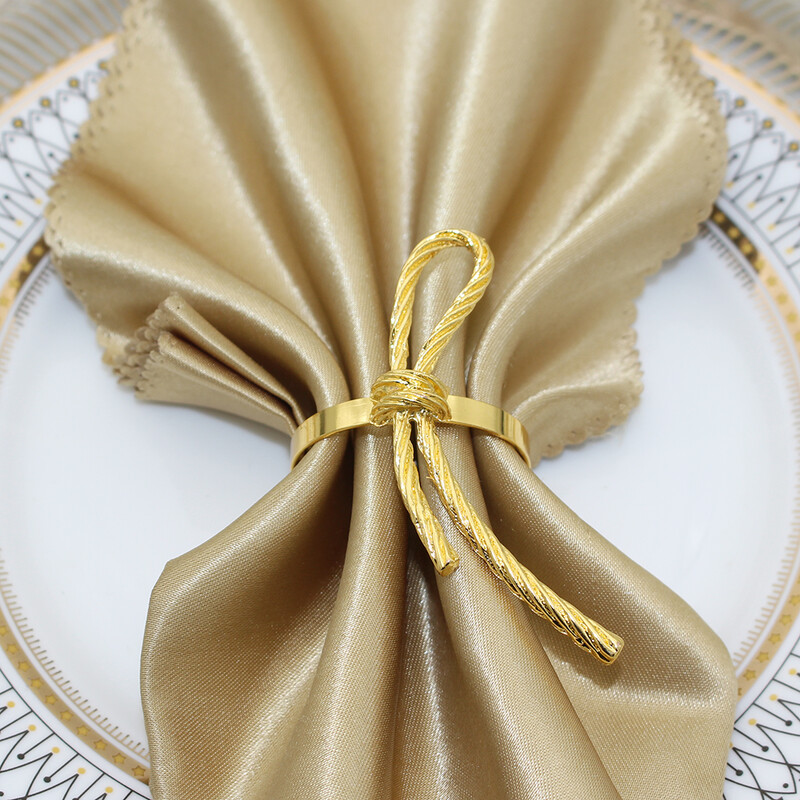 8Pcs Wedding Heart Prsten za salvete Metalna mašna Kopča za salvete Zlatni držač za salvete za Valentinovo Božićna dekoracija stola HWM181