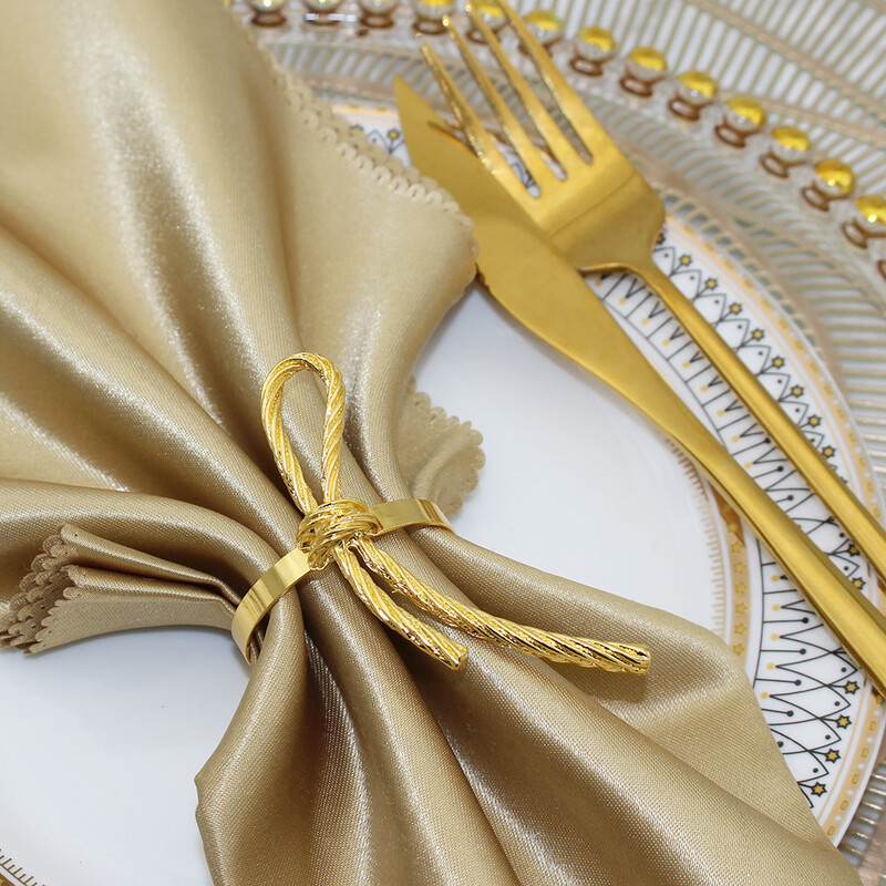 8Pcs Wedding Heart Prsten za salvete Metalna mašna Kopča za salvete Zlatni držač za salvete za Valentinovo Božićna dekoracija stola HWM181