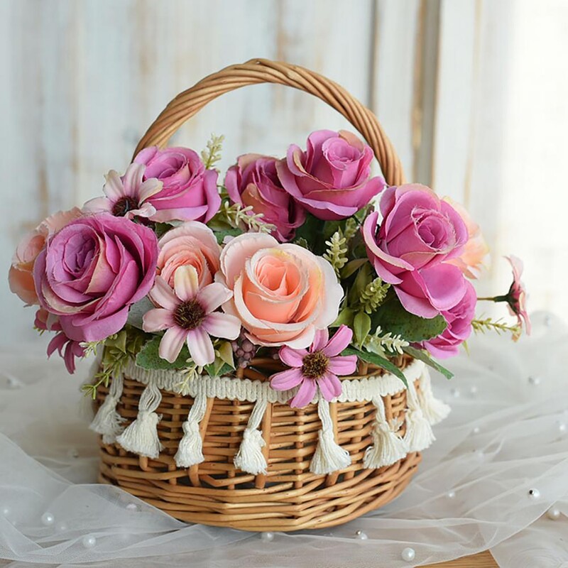 Удобна голяма кошница за съхранение с ратанови пискюли за приятели