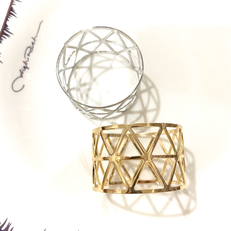 6Pcs srebrno zlatne boje Prsten za salvete Šuplje papirnate kopče za salvete Držač za salvete Rođendan Vjenčanje Božićna zabava Dekoracija Stol za večeru