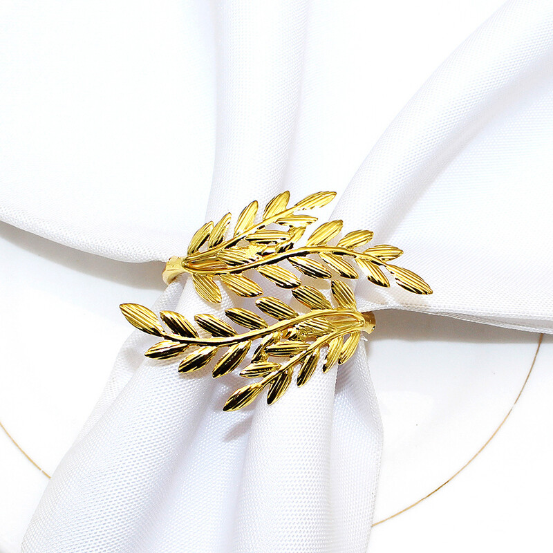 Kuldne nisu salvrätikurõngad metallist lehtedest salvrätikuhoidja lõikuspeo sügise tänupüha pulmapeo õhtusöögilaua kaunistamiseks