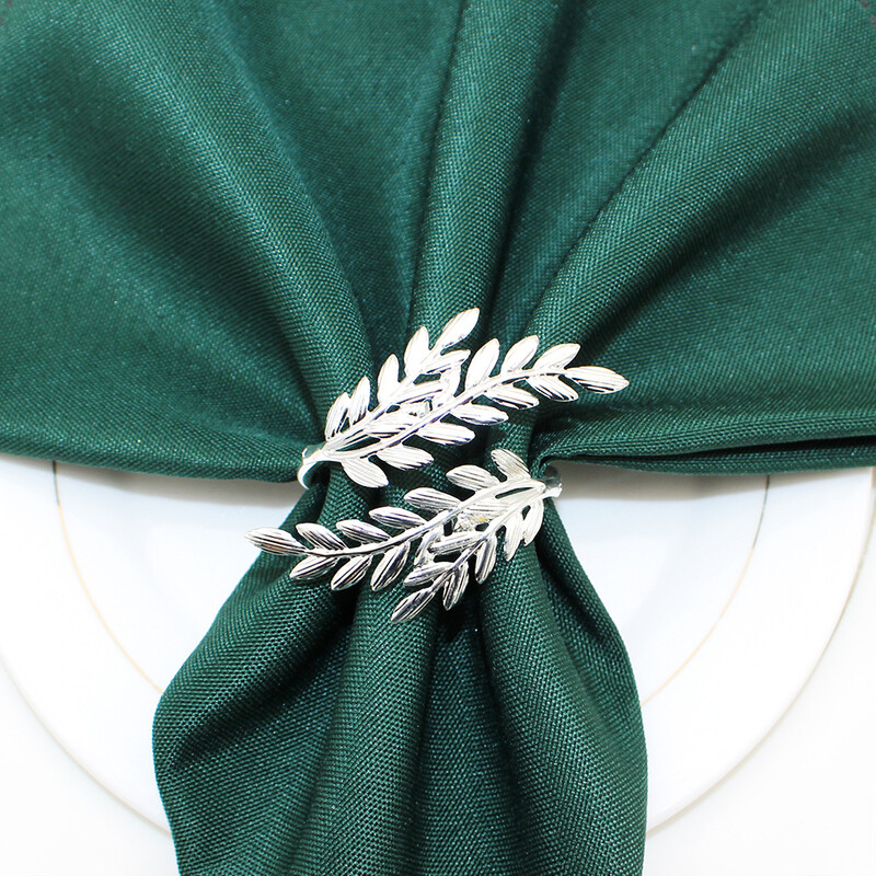 Kuldne nisu salvrätikurõngad metallist lehtedest salvrätikuhoidja lõikuspeo sügise tänupüha pulmapeo õhtusöögilaua kaunistamiseks