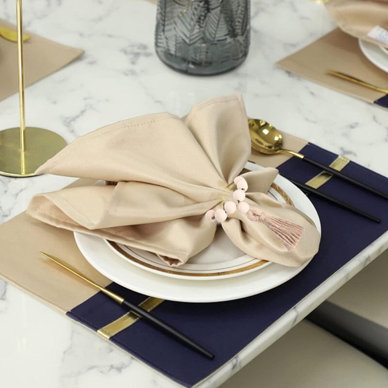 12 puidust helmestest salvrätirõngaste komplekt koos džuudist köiega tutidega talumaja pulmadeks jõuludeks kodu söögilaua peokaunistuseks