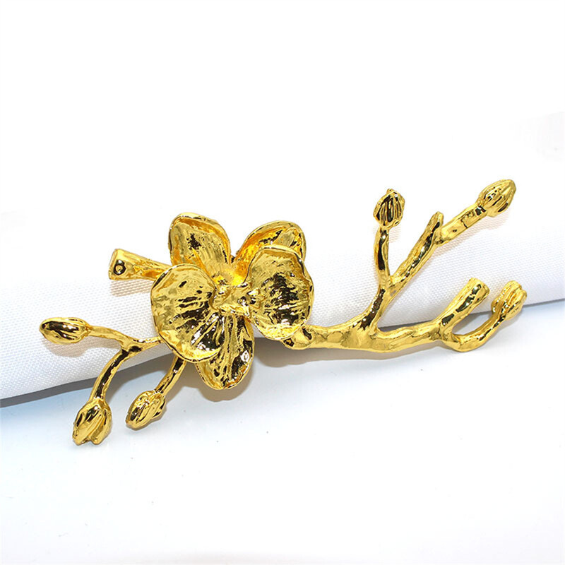 4 бр. Пръстени за салфетки Plum Blossom Пръстени за салфетки Plum Red Black White Flower Държач за салфетки за сватба Хелоуин Baby Shower декорация на маса ERM84