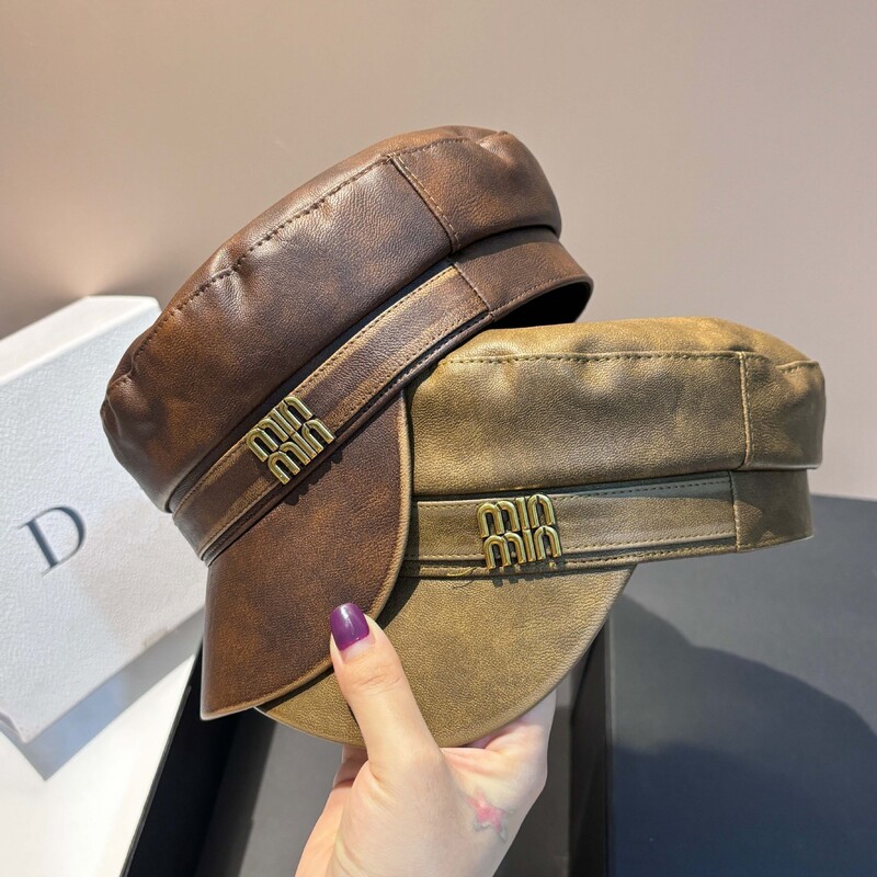 Pălărie veche din piele PU retro europeană și americană în modă albastru închis pentru reducerea vârstei min. curea cu litere pălărie știri șapcă ușoară de lux universală pentru femei