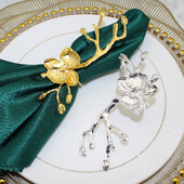 2Gb Metāla plūmju ziedu salvešu gredzeni Zelta salvešu turētājs kāzām Valentīndienas svētku pieņemšanām vakariņu ballīšu galda dekors