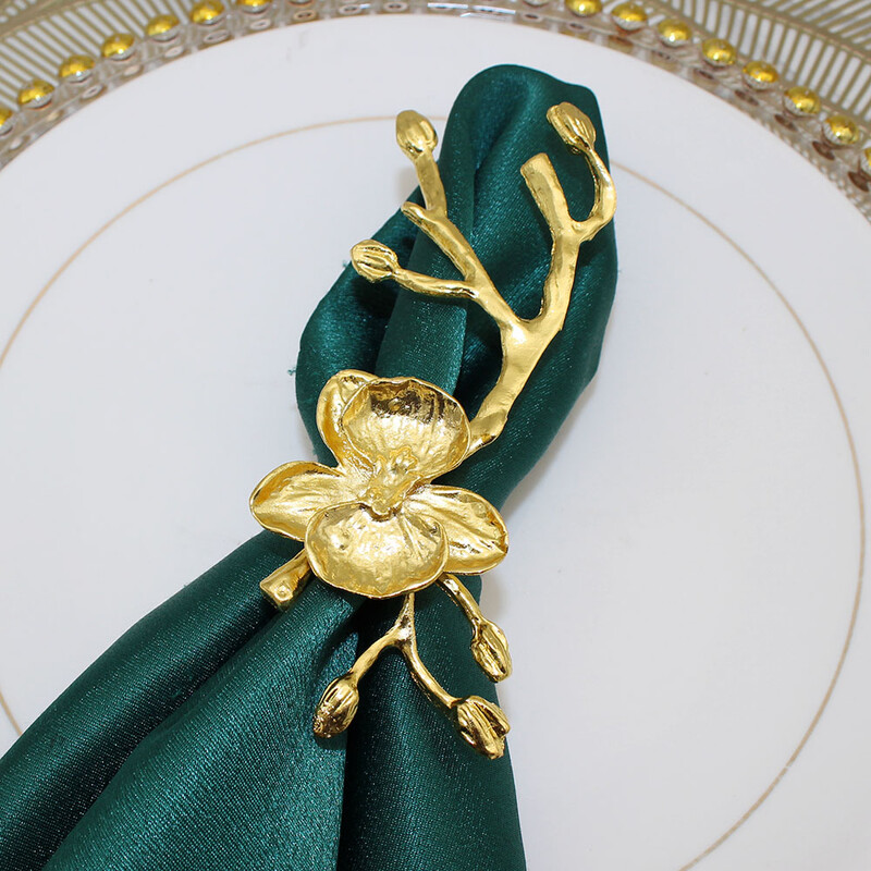 2Gb Metāla plūmju ziedu salvešu gredzeni Zelta salvešu turētājs kāzām Valentīndienas svētku pieņemšanām vakariņu ballīšu galda dekors